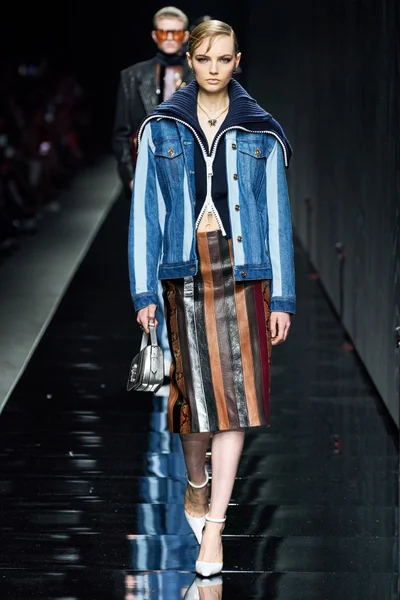 Look 50